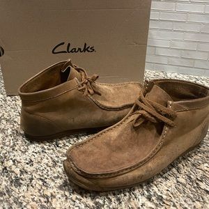 Clarks Wallabee Suede Shoes Men’s Size 12 in Sand Beige Tan